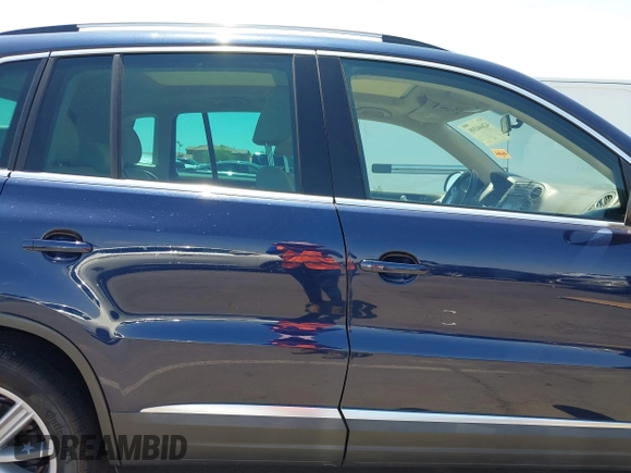 2015 Volkswagen Tiguan SE with VIN WVGAV7AX8FW595806, listed as a IAAI auction lot 42644395 with 51,638 mi miles and . Bid and sale history available at DreamBid. Image 14.