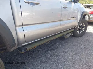 2018 Toyota Tacoma SR z VIN 3TMCZ5AN7JM156092, wystawiony jako IAAI lot #41642391 z przebiegiem 65 805 mil mil oraz . Historia ofert i sprzedaży dostępna na DreamBid. Obrazek 21.