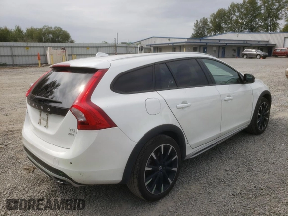 2018 Volvo V60 z VIN YV440MWK1J2051771, wystawiony jako Copart lot #67960674 z przebiegiem 49 782 mil mil oraz Szkoda całkowita • Salvage title. Historia ofert i sprzedaży dostępna na DreamBid. Obrazek 3.