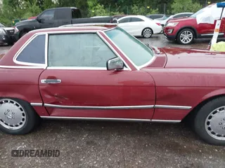 1986 Mercedes-Benz 560 SL z VIN WDBBA48D1GA046931, wystawiony jako IAAI lot #42150091 z przebiegiem 132 030 mil mil oraz . Historia ofert i sprzedaży dostępna na DreamBid. Obrazek 13.