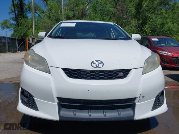 2009 Toyota Matrix S z VIN 2T1LE40E09C009673, wystawiony jako IAAI lot #42157031 z przebiegiem 185 656 mil mil oraz . Historia ofert i sprzedaży dostępna na DreamBid. Obrazek 6.