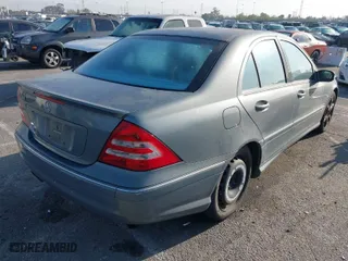 2007 Mercedes-Benz C-Class 2.5L Sport with VIN WDBRF52HX7A940590, listed as a IAAI auction lot 41857370 with 142,821 mi miles. Bid and sale history available at carsss.com. Image 4.