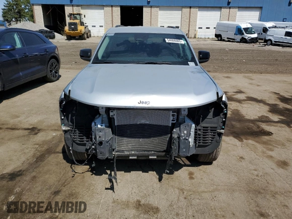 2023 Jeep Grand Cherokee Laredo z VIN 1C4RJKAG5P8821179, wystawiony jako Copart lot #54666005 z przebiegiem 13 225 mil mil oraz Szkoda całkowita • Salvage title. Historia ofert i sprzedaży dostępna na DreamBid. Obrazek 5.