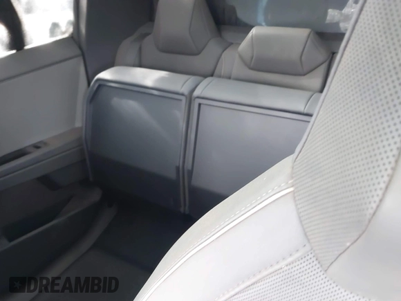 2024 Tesla Cybertruck z VIN 7G2CEHED9RA050686, wystawiony jako IAAI lot #41399354 z przebiegiem Nie podano mil oraz . Historia ofert i sprzedaży dostępna na DreamBid. Obrazek 7.