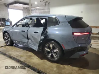2024 BMW iX xDrive50 z VIN WB523CF0XRCP21815, wystawiony jako Copart lot #51520885 z przebiegiem 6 664 mil mil oraz Szkoda całkowita • Salvage title. Historia ofert i sprzedaży dostępna na DreamBid. Obrazek 2.
