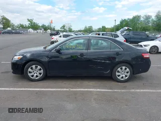 2010 Toyota Camry z VIN 4T1BF3EK3AU551502, wystawiony jako IAAI lot #42216721 z przebiegiem 143 695 mil mil oraz . Historia ofert i sprzedaży dostępna na DreamBid. Obrazek 14.