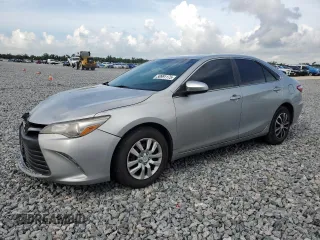 2015 Toyota Camry XLE z VIN 4T1BF1FK5FU027133, wystawiony jako Copart lot #58991175 z przebiegiem 296 711 mil mil oraz Szkoda całkowita • Salvage title. Historia ofert i sprzedaży dostępna na DreamBid. Obrazek 1.