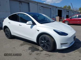 2025 Tesla Model Y Long Range with VIN 7SAYGDEE2SA354505, listed as a IAAI auction lot 41869914 with 1,949 mi miles and . Bid and sale history available at carsss.com. Image 1.
