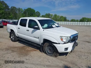 2013 Toyota Tacoma PreRunner z VIN 5TFJU4GN9DX042679, wystawiony jako IAAI lot #42221788 z przebiegiem 91 088 mil mil oraz . Historia ofert i sprzedaży dostępna na DreamBid. Obrazek 1.