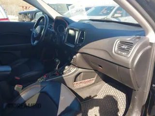 2019 Jeep Compass Trailhawk with VIN 3C4NJDDB1KT671642, listed as a IAAI auction lot 41810138 with 119,029 mi miles and . Bid and sale history available at carsss.com. Image 5.