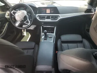 2020 BMW 3 Series 330i z VIN 3MW5R1J00L8B13518, wystawiony jako Copart lot #56289265 z przebiegiem 74 336 mil mil oraz Czysty tytuł • Clean title. Historia ofert i sprzedaży dostępna na DreamBid. Obrazek 8.