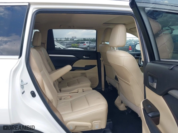 2014 Toyota Highlander XLE with VIN 5TDKKRFH3ES007405, listed as a IAAI auction lot 39623056 with 96,608 mi miles. Bid and sale history available at carsss.com. Image 8.