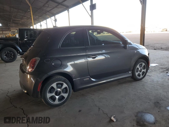 2017 FIAT 500e z VIN 3C3CFFGE0HT625145, wystawiony jako Copart lot #88470145 z przebiegiem 43 598 mil mil oraz Szkoda całkowita • Salvage title. Historia ofert i sprzedaży dostępna na DreamBid. Obrazek 3.