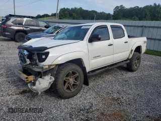 2015 Toyota Tacoma с VIN 5TFLU4EN3FX132165, выставлен на аукционе Copart как лот 62501525 с пробегом 180 887 миль миль и Списание • Salvage title. История ставок и продаж доступна на DreamBid. Изображение 1.