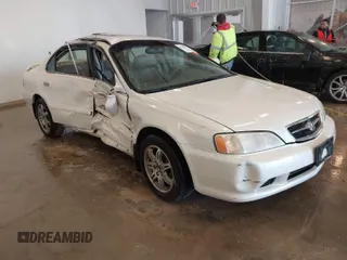 2000 Acura TL with VIN 19UUA566XYA043713, listed as a IAAI auction lot 41582073 with 185,442 mi miles. Bid and sale history available at carsss.com. Image 1.