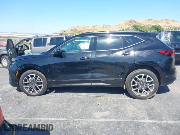 2024 Chevrolet Blazer RS z VIN 3GNKBERS0RS155598, wystawiony jako IAAI lot #39970423 z przebiegiem 15 171 mil mil oraz . Historia ofert i sprzedaży dostępna na DreamBid. Obrazek 14.