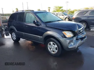 2008 Kia Sorento EX z VIN KNDJD736X85843669, wystawiony jako IAAI lot #41462800 z przebiegiem 201 857 mil mil oraz . Historia ofert i sprzedaży dostępna na DreamBid. Obrazek 1.