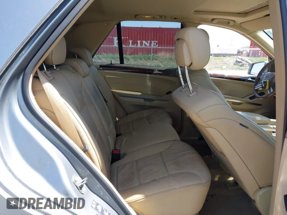 2011 Mercedes-Benz M ML 350 BlueTEC with VIN 4JGBB2FB8BA625553, listed as a IAAI auction lot 42063572 with 186,918 mi miles. Bid and sale history available at carsss.com. Image 8.