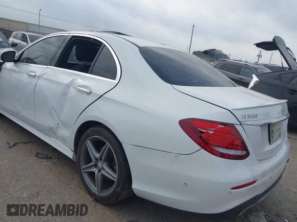 2017 Mercedes-Benz E 300 Luxury с VIN WDDZF4JB5HA029065, выставлен на аукционе IAAI как лот 42247489 с пробегом 146 454 миль миль и . История ставок и продаж доступна на DreamBid. Изображение 3.