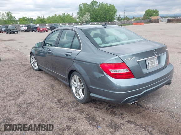 2012 Mercedes-Benz C 300 Sport с VIN WDDGF8BB6CA697821, выставлен на аукционе IAAI как лот 42347842 с пробегом 106 745 миль миль и . История ставок и продаж доступна на DreamBid. Изображение 3.