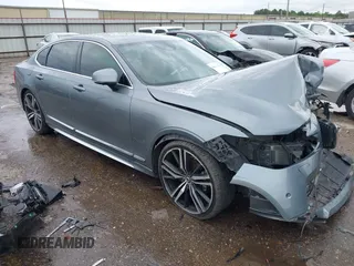 2018 Volvo S90 Momentum z VIN LVY982AK2JP030453, wystawiony jako IAAI lot #41902486 z przebiegiem 122 408 mil mil oraz . Historia ofert i sprzedaży dostępna na DreamBid. Obrazek 1.