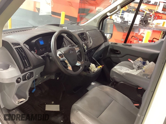 2019 Ford Transit z VIN 1FTYR2CM1KKA32062, wystawiony jako IAAI lot #42596475 z przebiegiem 151 369 mil mil oraz . Historia ofert i sprzedaży dostępna na DreamBid. Obrazek 21.