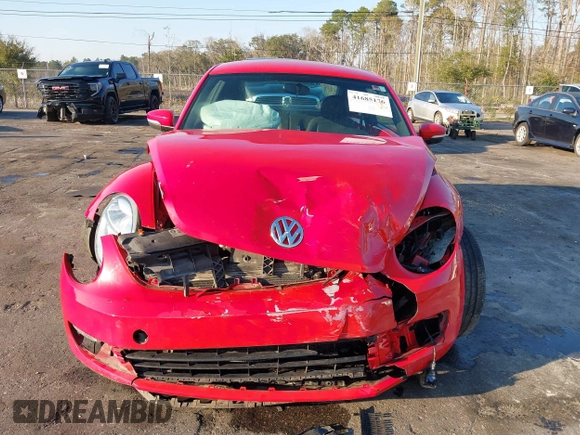 2013 Volkswagen Beetle Fender Edition z VIN 3VWJP7AT8DM674981, wystawiony jako IAAI lot #41685176 z przebiegiem 65 283 mil mil oraz . Historia ofert i sprzedaży dostępna na DreamBid. Obrazek 6.