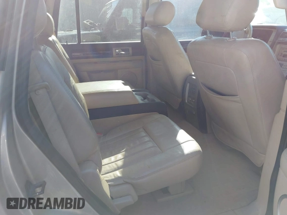 2006 Lincoln Navigator Luxury with VIN 5LMFU28586LJ04892, listed as a IAAI auction lot 41395303 with 124,248 mi miles. Bid and sale history available at carsss.com. Image 8.