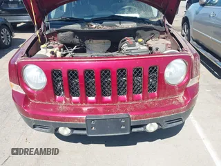 2012 Jeep Patriot Latitude with VIN 1C4NJRFB2CD604470, listed as a IAAI auction lot 41995971 with 124,477 mi miles and . Bid and sale history available at carsss.com. Image 10.