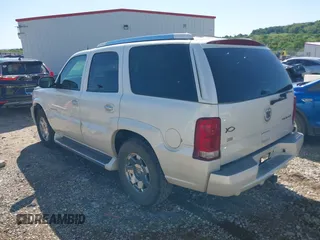 2005 Cadillac Escalade z VIN 1GYEC63N65R243624, wystawiony jako IAAI lot #42161106 z przebiegiem 150 877 mil mil oraz . Historia ofert i sprzedaży dostępna na DreamBid. Obrazek 3.
