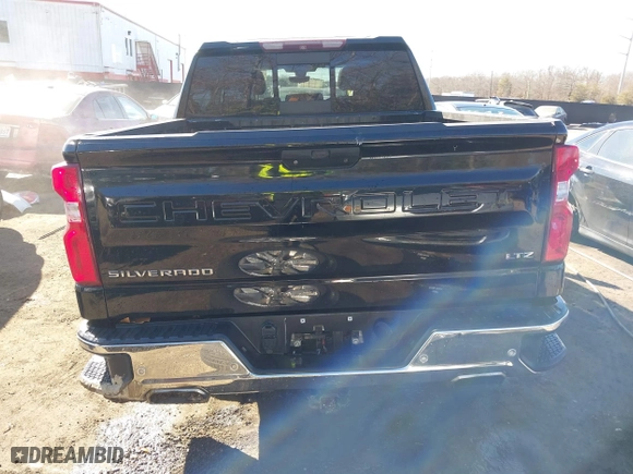 2019 Chevrolet Silverado 1500 LTZ with VIN 3GCUYGED2KG238980, listed as a IAAI auction lot 41426657 with 87,795 mi miles. Bid and sale history available at carsss.com. Image 17.