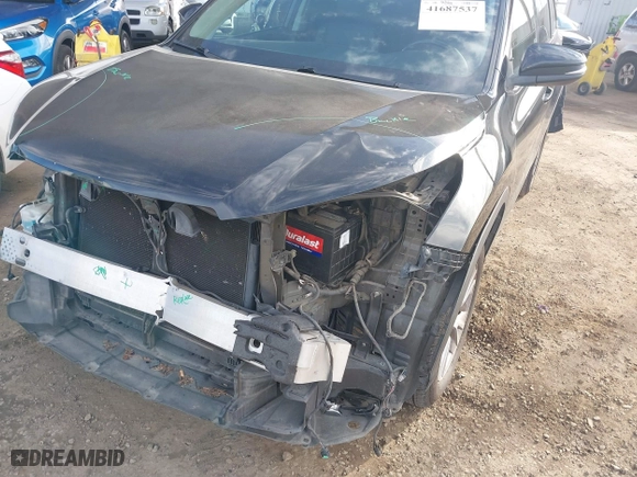 2014 Toyota Highlander XLE with VIN 5TDKKRFH5ES028448, listed as a IAAI auction lot 41687537 with 105,702 mi miles. Bid and sale history available at carsss.com. Image 6.