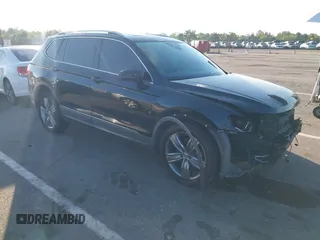 2018 Volkswagen Tiguan SEL Premium with VIN 3VV5B7AX1JM002585, listed as a IAAI auction lot 40495823 with 82,376 mi miles and . Bid and sale history available at DreamBid. Image 1.