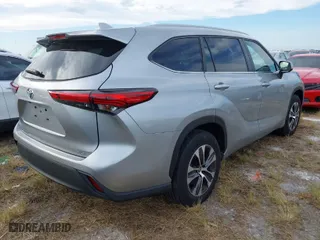 2023 Toyota Highlander L with VIN 5TDKDRAH0PS024862, listed as a IAAI auction lot 40546873 with 7,439 mi miles. Bid and sale history available at carsss.com. Image 4.