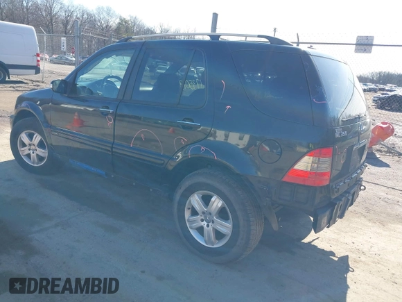 2005 Mercedes-Benz M-Class 3.7L with VIN 4JGAB57E05A537929, listed as a IAAI auction lot 41735013 with 175,695 mi miles. Bid and sale history available at carsss.com. Image 3.