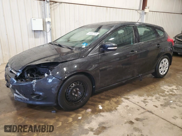 2012 Ford Focus SE z VIN 1FAHP3K24CL407570, wystawiony jako Copart lot #56002135 z przebiegiem 122 730 mil mil oraz Szkoda całkowita • Salvage title. Historia ofert i sprzedaży dostępna na DreamBid. Obrazek 1.