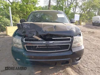 2007 Chevrolet Suburban LT с VIN 1GNFK16317J312027, выставлен на аукционе IAAI как лот 42214940 с пробегом 305 088 миль миль и . История ставок и продаж доступна на DreamBid. Изображение 12.