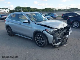 2020 BMW X1 sDrive28i with VIN WBXJG7C08L5R71214, listed as a IAAI auction lot 41514330 with 34,140 mi miles. Bid and sale history available at carsss.com. Image 1.