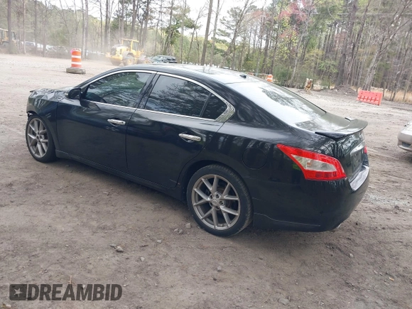 2011 Nissan Maxima SV z VIN 1N4AA5AP8BC824023, wystawiony jako IAAI lot #41937867 z przebiegiem 159 886 mil mil oraz . Historia ofert i sprzedaży dostępna na DreamBid. Obrazek 3.