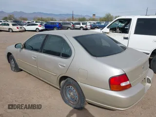 1998 Nissan Altima XE with VIN 1N4DL01DXWC253625, listed as a IAAI auction lot 41517801 with 194,609 mi miles. Bid and sale history available at carsss.com. Image 3.