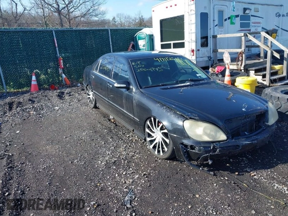 2004 Mercedes-Benz S-Class 5.0L with VIN WDBNG75J24A414813, listed as a IAAI auction lot 41911565 with 999,999 mi miles. Bid and sale history available at carsss.com. Image 1.
