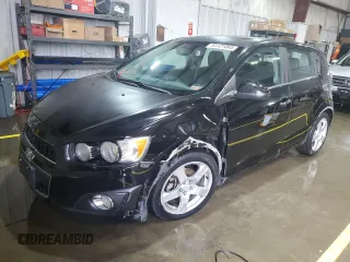 2012 Chevrolet Sonic LTZ z VIN 1G1JE6SH4C4112110, wystawiony jako Copart lot #51121065 z przebiegiem 141 985 mil mil oraz Szkoda całkowita • Salvage title. Historia ofert i sprzedaży dostępna na DreamBid. Obrazek 1.