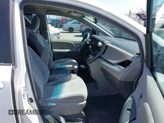 2015 Toyota Sienna LE AAS с VIN 5TDKK3DC6FS574942, выставлен на аукционе IAAI как лот 42336507 с пробегом 58 323 миль миль и . История ставок и продаж доступна на DreamBid. Изображение 5.