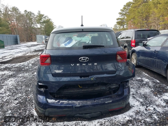 2024 Hyundai Venue SEL with VIN KMHRC8A39RU285918, listed as a IAAI auction lot 41480084 with 4,824 mi miles and . Bid and sale history available at DreamBid. Image 16.