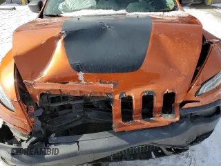 2015 Jeep Cherokee Trailhawk z VIN 1C4PJMBB1FW779321, wystawiony jako Copart lot #89139885 z przebiegiem 102 022 mil mil oraz Szkoda całkowita • Salvage title. Historia ofert i sprzedaży dostępna na DreamBid. Obrazek 13.