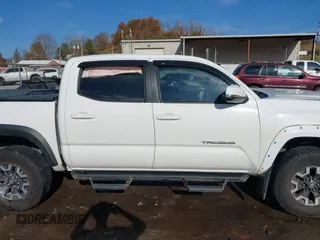 2017 Toyota Tacoma SR5 with VIN 3TMCZ5AN8HM063513, listed as a IAAI auction lot 40703177 with 42,323 mi miles and . Bid and sale history available at carsss.com. Image 14.