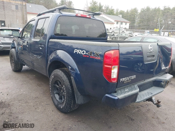 2011 Nissan Frontier PRO-4X with VIN 1N6AD0EV8BC435649, listed as a IAAI auction lot 41922791 with 203,928 mi miles. Bid and sale history available at carsss.com. Image 3.