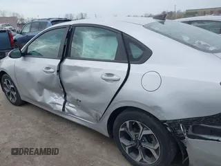 2019 Kia Forte LXS z VIN 3KPF24AD1KE006039, wystawiony jako IAAI lot #42076523 z przebiegiem 70 775 mil mil oraz . Historia ofert i sprzedaży dostępna na DreamBid. Obrazek 17.
