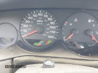 2000 Dodge Neon Highline z VIN 1B3ES46C5YD731845, wystawiony jako IAAI lot #42436755 z przebiegiem 177 211 mil mil oraz . Historia ofert i sprzedaży dostępna na DreamBid. Obrazek 7.