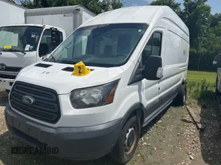 2017 Ford Transit z VIN 1FTYR2XM5HKB18929, wystawiony jako IAAI lot #42677710 z przebiegiem 133 539 mil mil oraz . Historia ofert i sprzedaży dostępna na DreamBid. Obrazek 12.